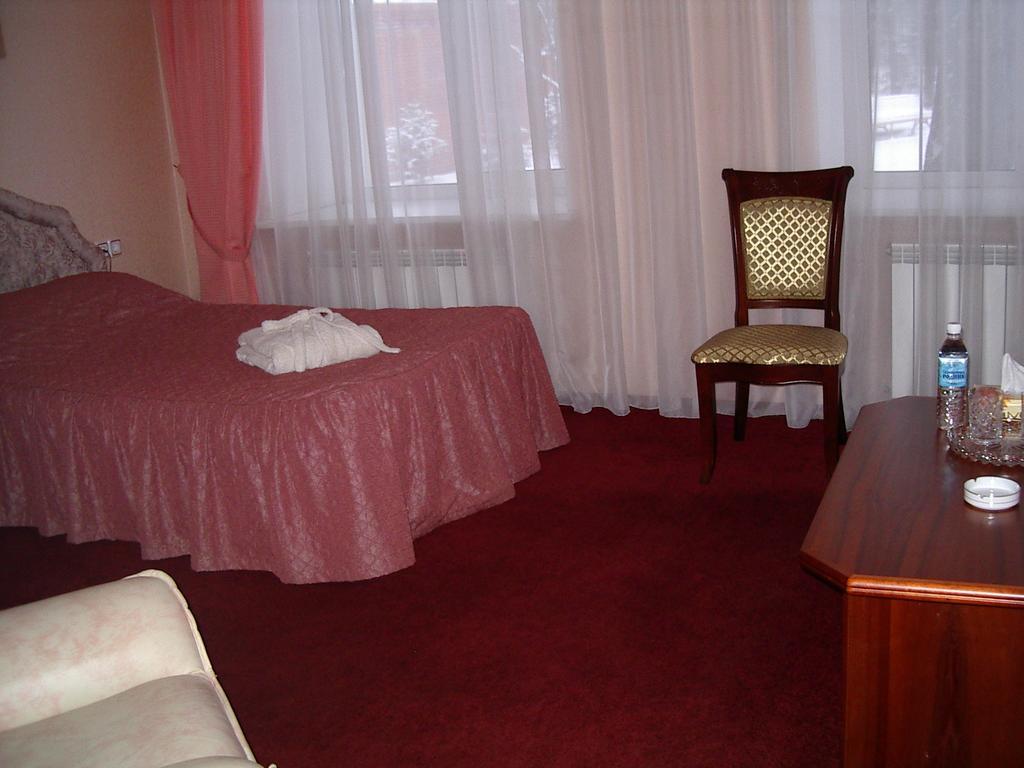 Imperatorskiy Palace Hotel Khabarovsk Room photo